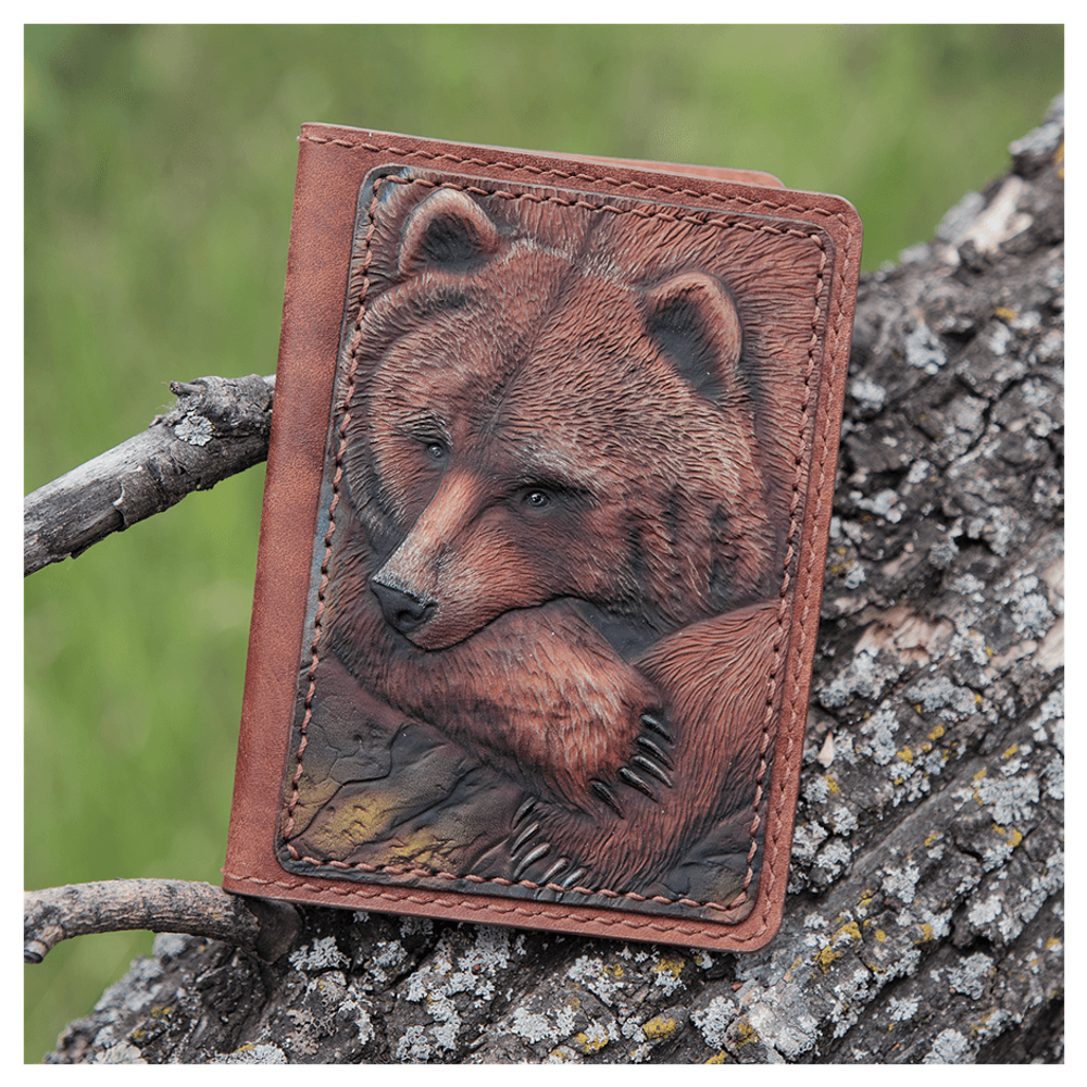 Кожаная обложка на паспорт «Медведь»