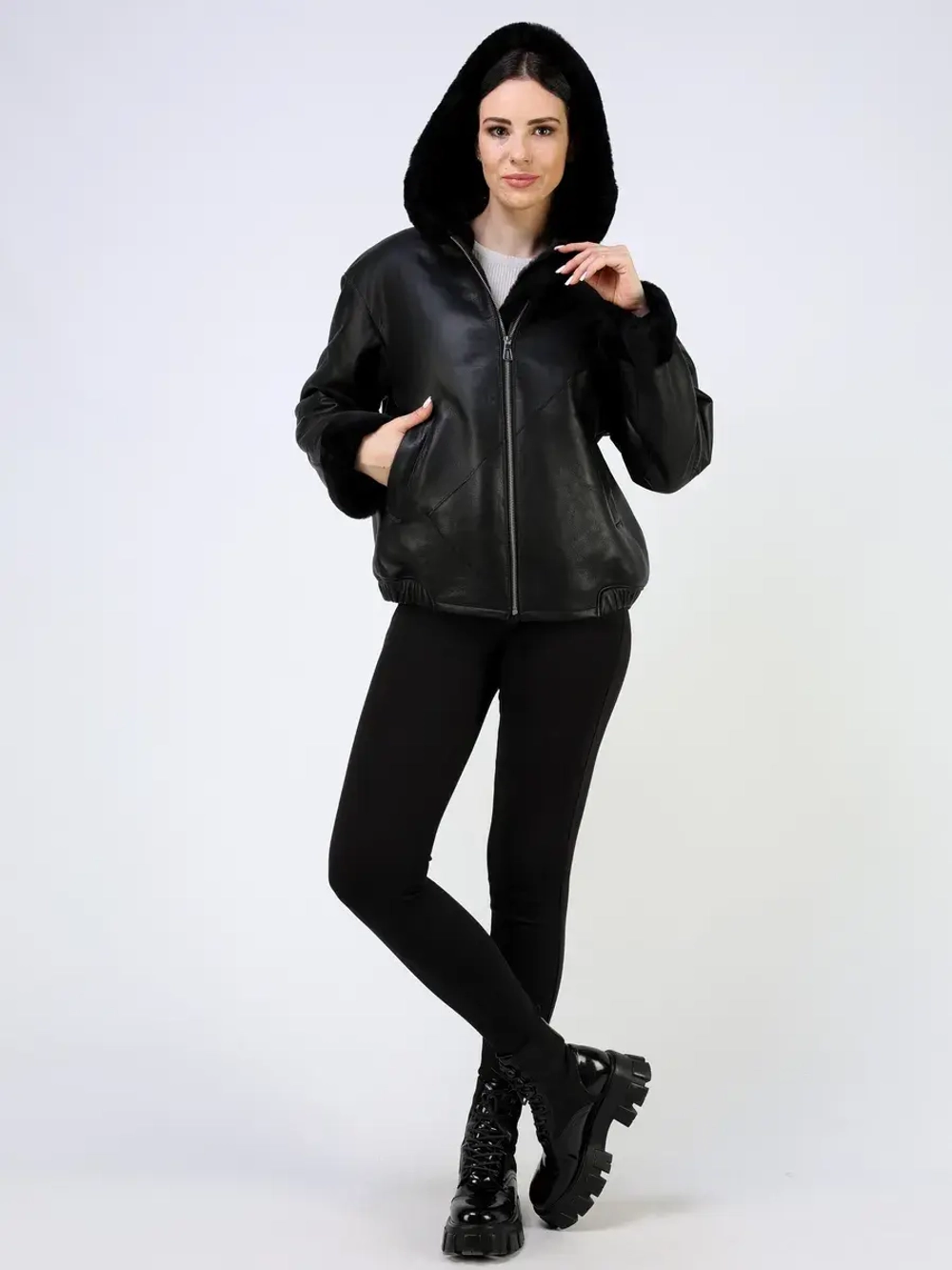 Дубленка зимняя натуральная куртка короткая с капюшоном