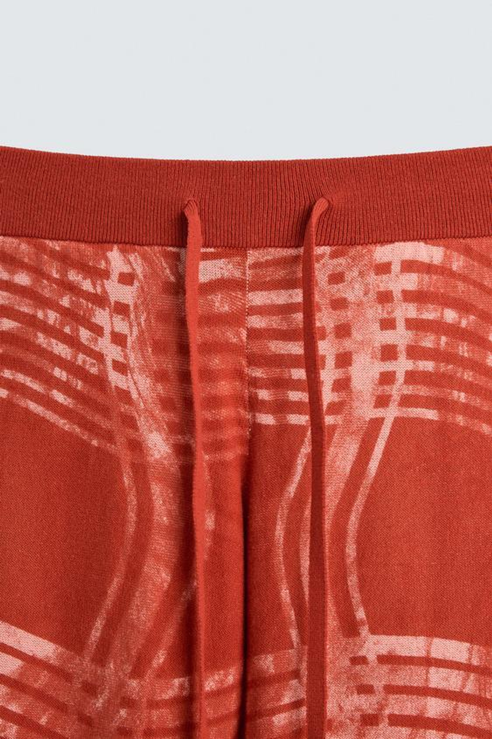 ZARA ТРИКОТАЖНЫЕ БРЮКИ С ГРАФИЧЕСКИМ ПРИНТОМ © OTIS KWAME KYE QUAICOE, КРАСНЫЙ