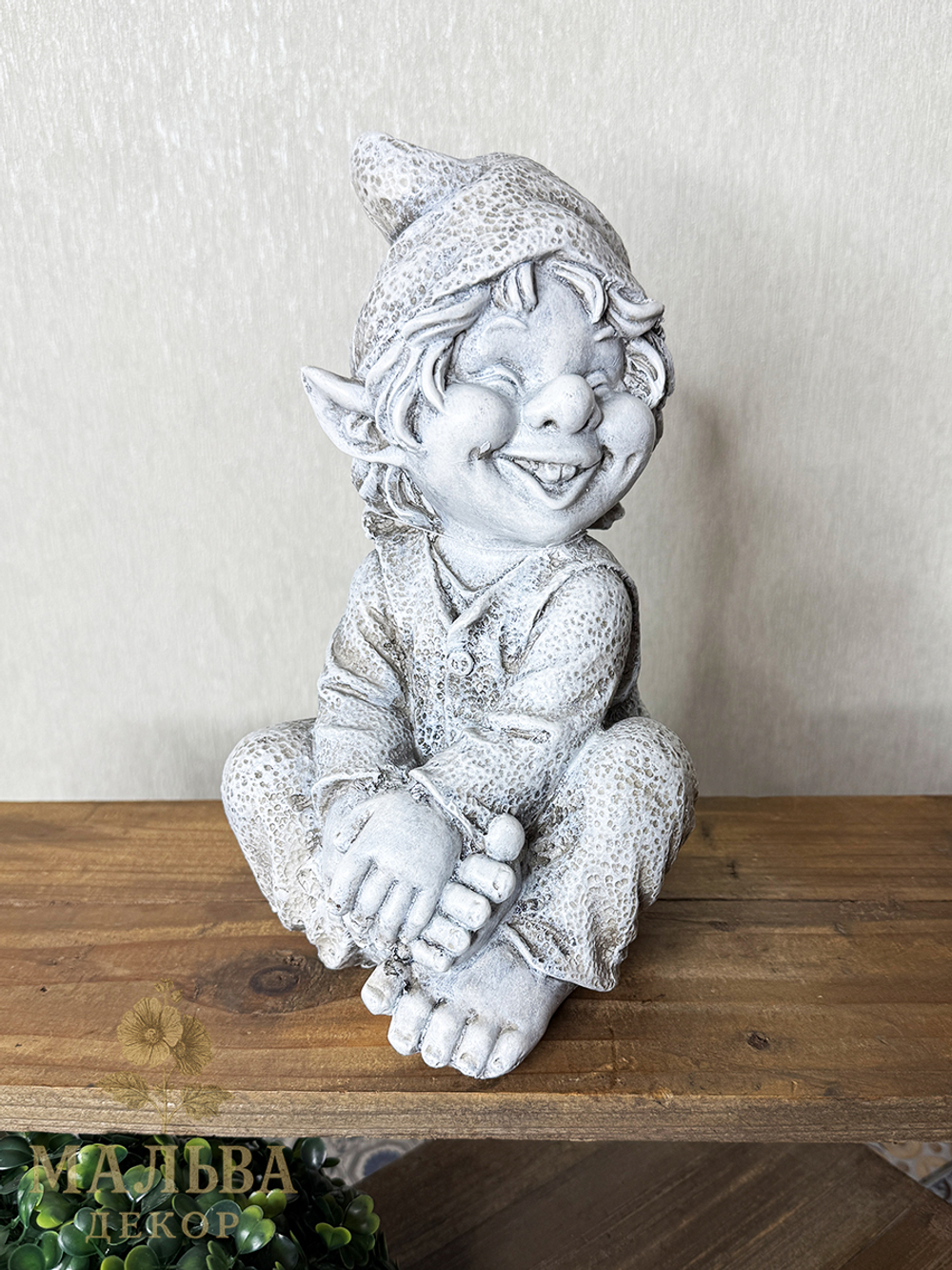 Фигурка для сада декоративная "Гном" 16,5x15,5x25,5 см от CAMPO Home & Garden