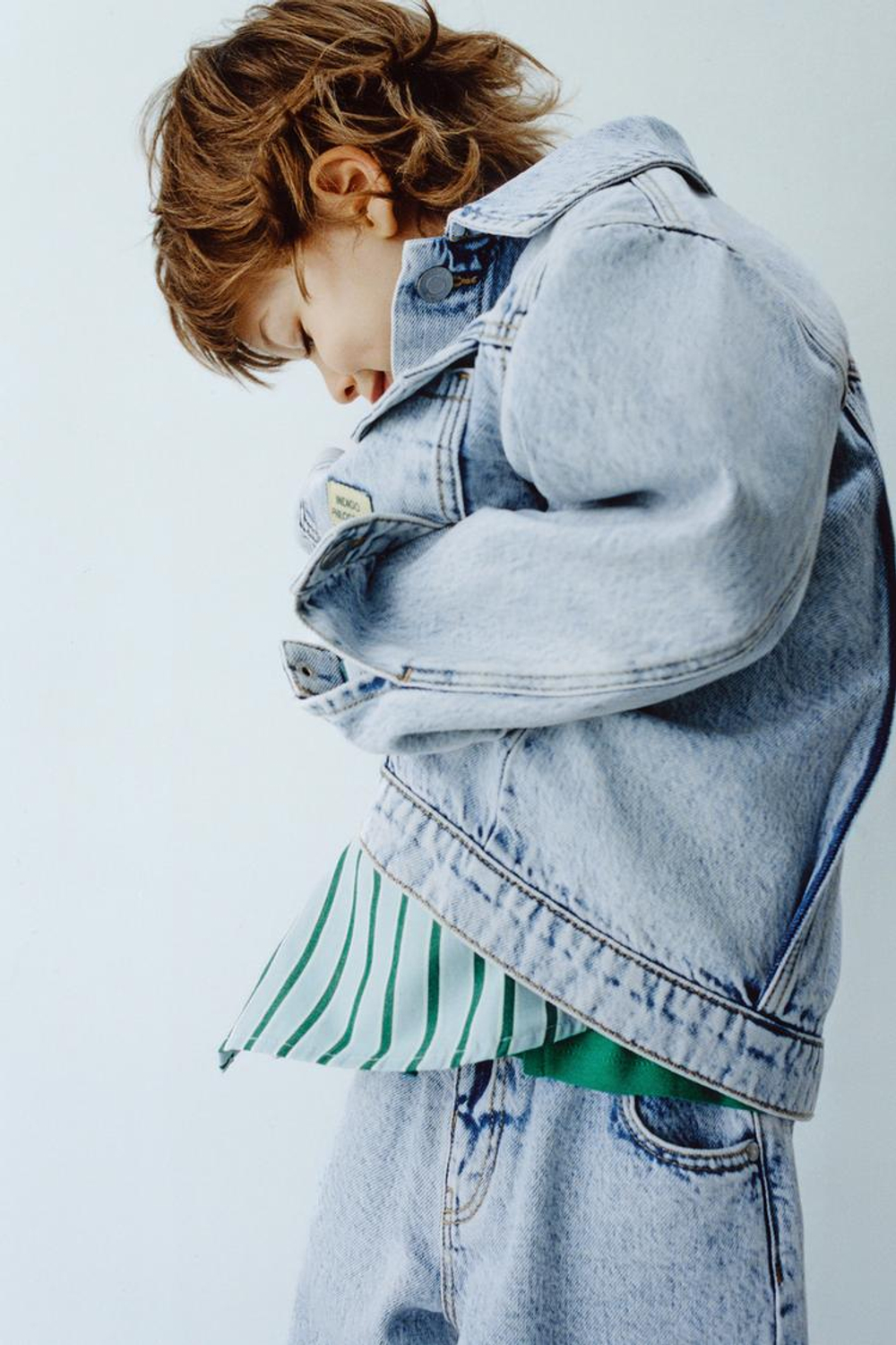 ZARA ДЖИНСОВАЯ КУРТКА С ЭТИКЕТКОЙ, ГОЛУБОЙ