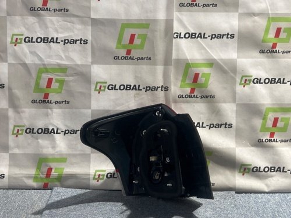 стоп правый Toyota Corolla Fielder NZE161 164 NKE165 13-106