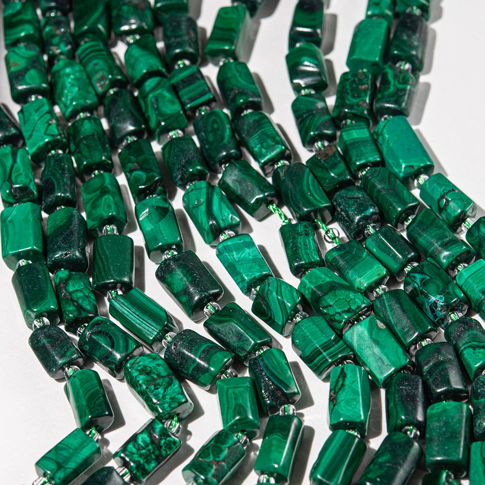 Малахит натуральный, бочонки с гранями, 8-13*6-8мм