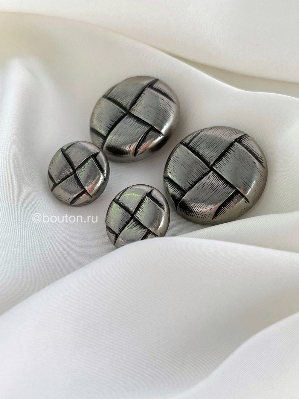 Пуговицы серебро плетеные