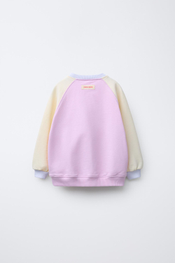 ZARA ТОЛСТОВКА С НЕОНОВОЙ НАДПИСЬЮ, ЦВЕТ МАЛЬВЫ