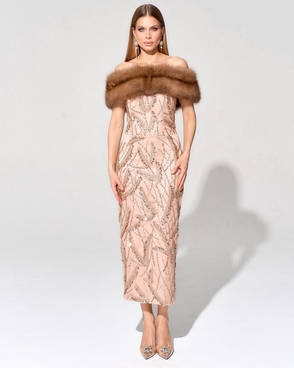 Корсетное платье Gold Star с вышивкой ручной работы и меховой отделкой