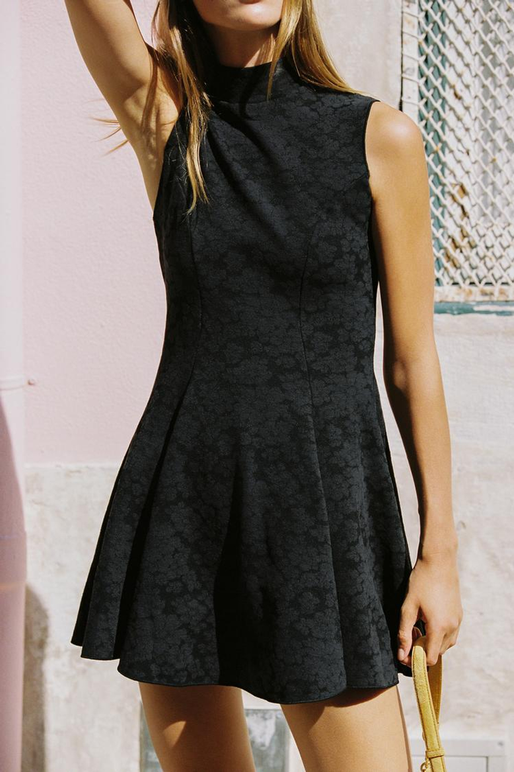 ZARA КОРОТКОЕ ЖАККАРДОВОЕ ПЛАТЬЕ, ЧЕРНЫЙ