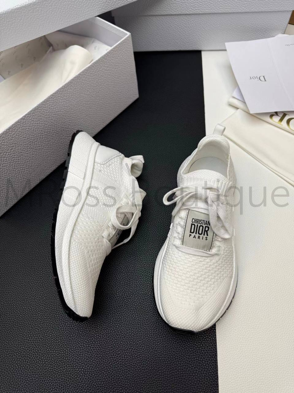Женские кроссовки Dior Run белого цвета с логотипом