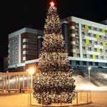 Светодинамическая елка каркасная - встроенная гирлянда: теплый свет - "Уральская" 8 м