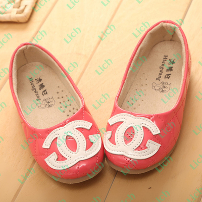 Балетки лаковые стеганые с аппликациями логотипа