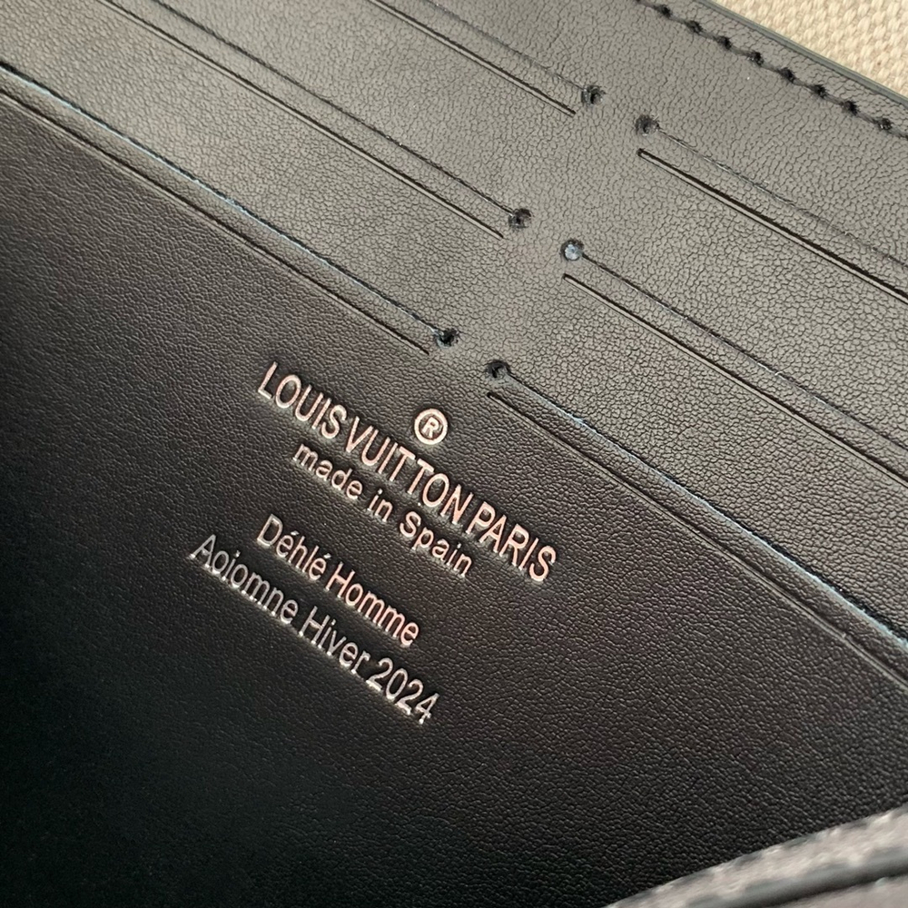 Louis Vuitton Pochette Voyage MM