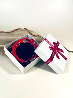 Браслет с бусинами гибкий красный