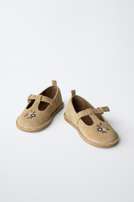 ZARA КОЖАНЫЕ БАЛЕТКИ С Т-ОБРАЗНЫМ РЕМЕШКОМ И ВЫШИВКОЙ, ПЕСОЧНО-КОРИЧНЕВЫЙ