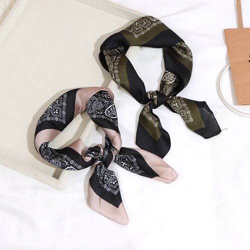 Шарф с принтом "Elegant ", атласный