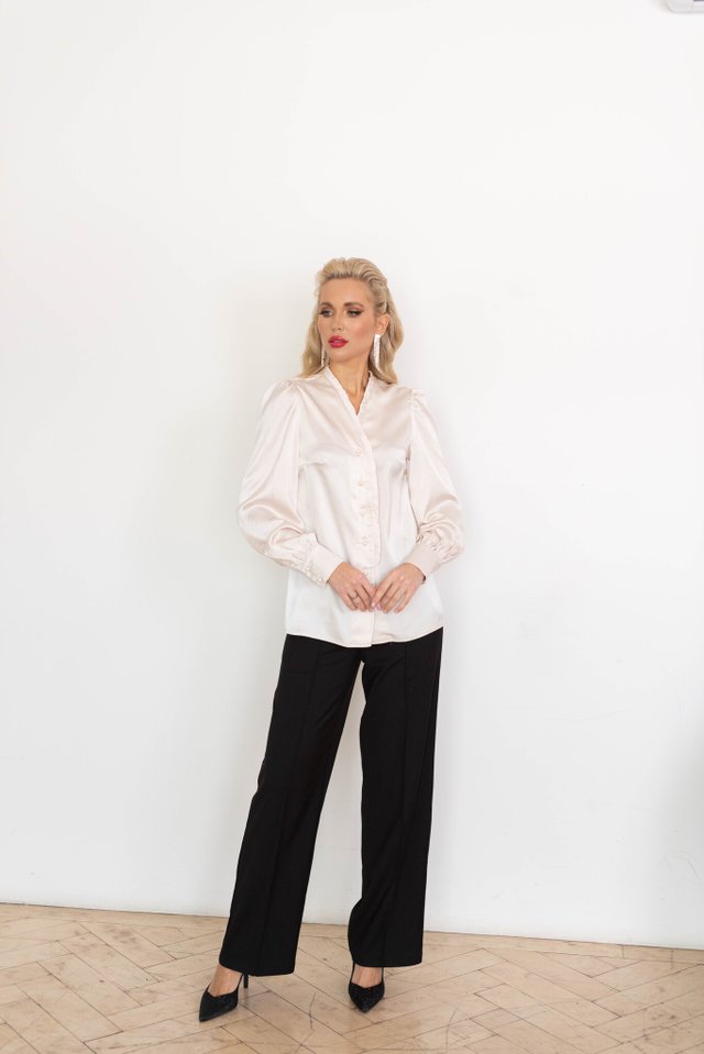 Блуза с рюшами в цвете шампань