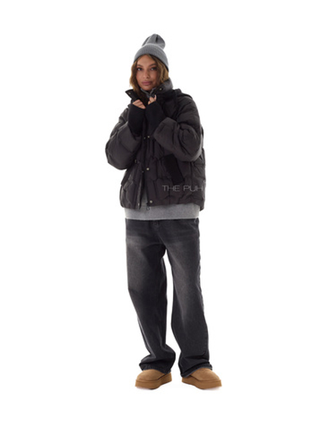 Тонкий пуховик с вязаным капюшоном в черном цвете