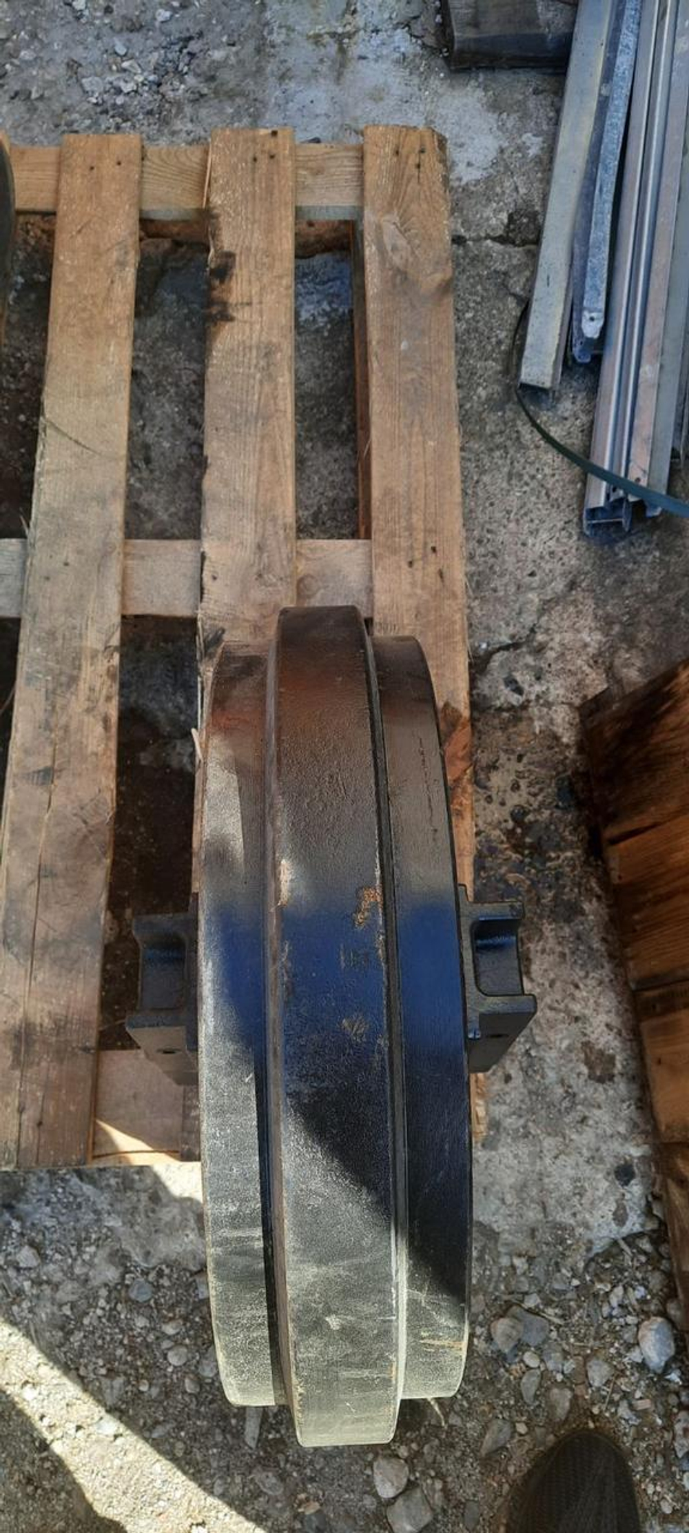 Колесо направляющее Hyundai R130-3, R130LC-3 (Ленивец)