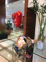 Букет из 25 роз и гелиевый шар «Я люблю тебя»