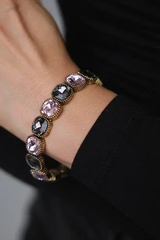 Браслет на резинке розовые и графитовые кристаллы, оттенок золото антик