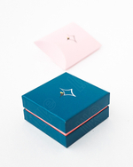 Футляр картонный 80x80x40 мм с флокированным ложементом.