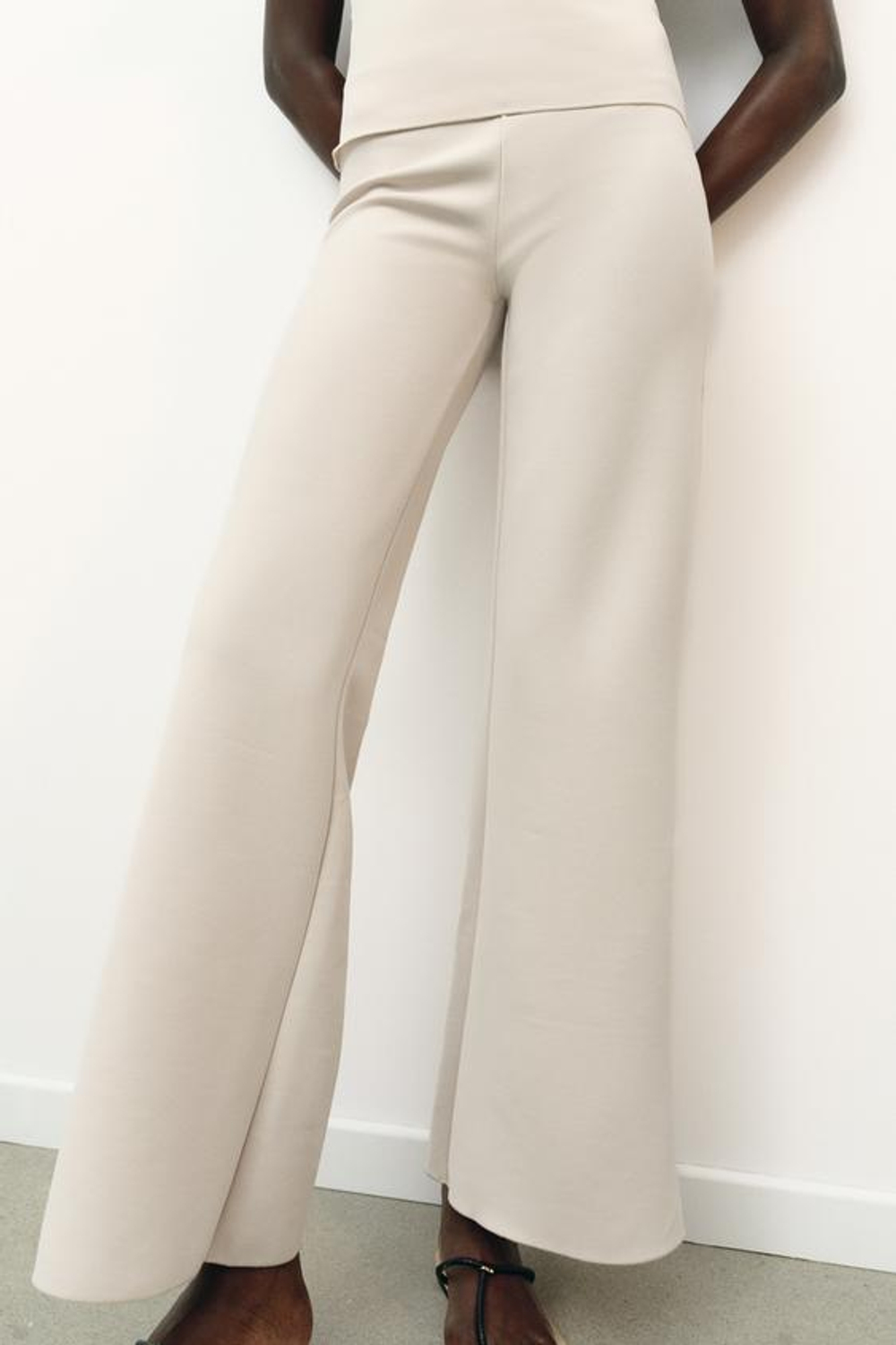 ZARA ЭЛАСТИЧНЫЕ БРЮКИ С ШИРОКИМИ ШТАНИНАМИ, ЭКРЮ