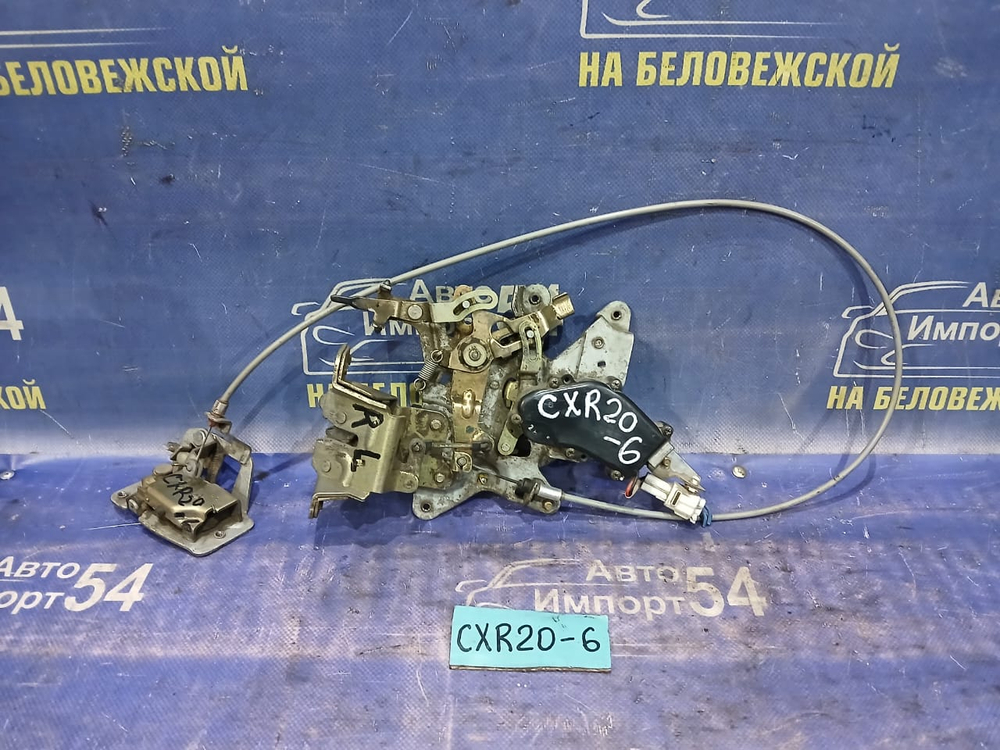 Замок двери задней левой TOYOTA ESTIMA 1992
