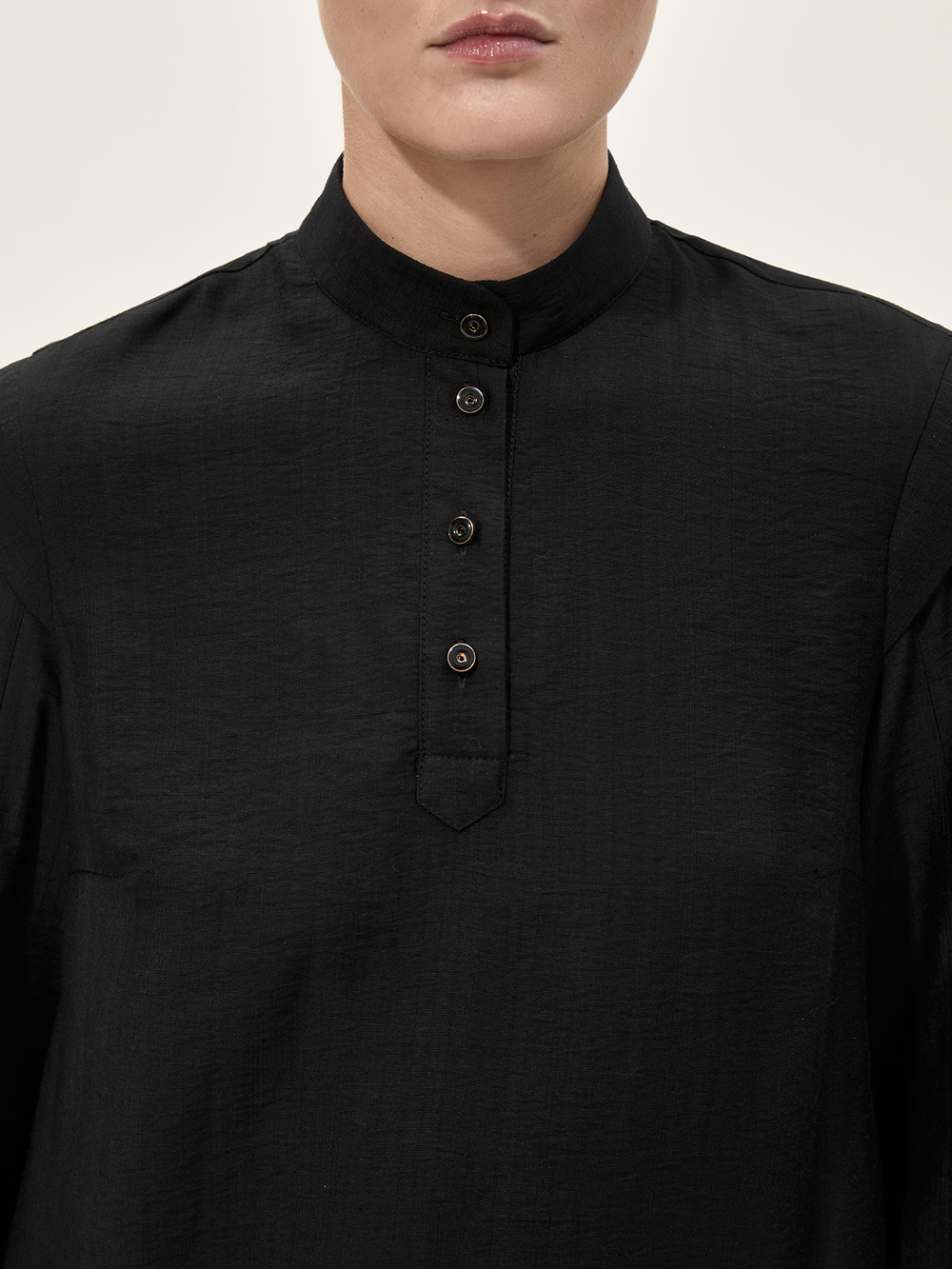 Платье-рубашка с разрезами на рукавах "Девичье". Черное