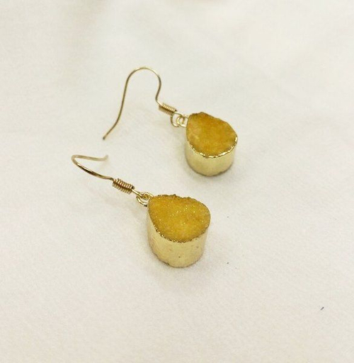 Серьги агат солнечный друза капелька миниатюрные позолота 3 см