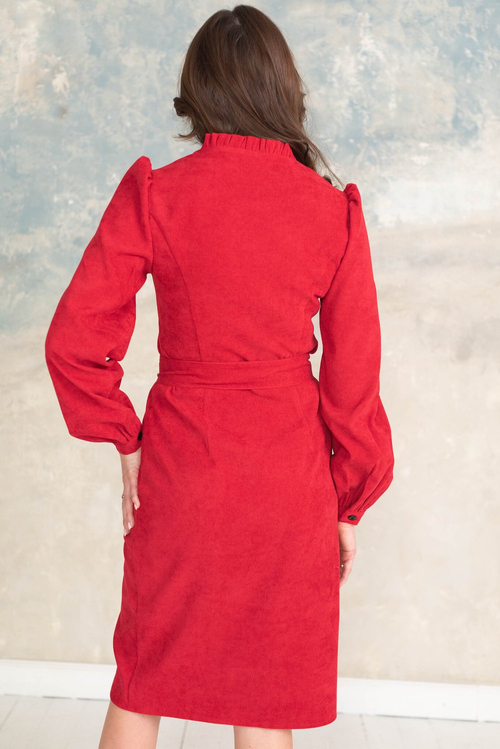 Платье-футляр красное из микровельвета