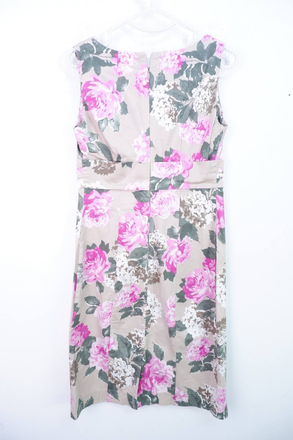 Платье-футляр Oodji цветочное, визуально 42 размер