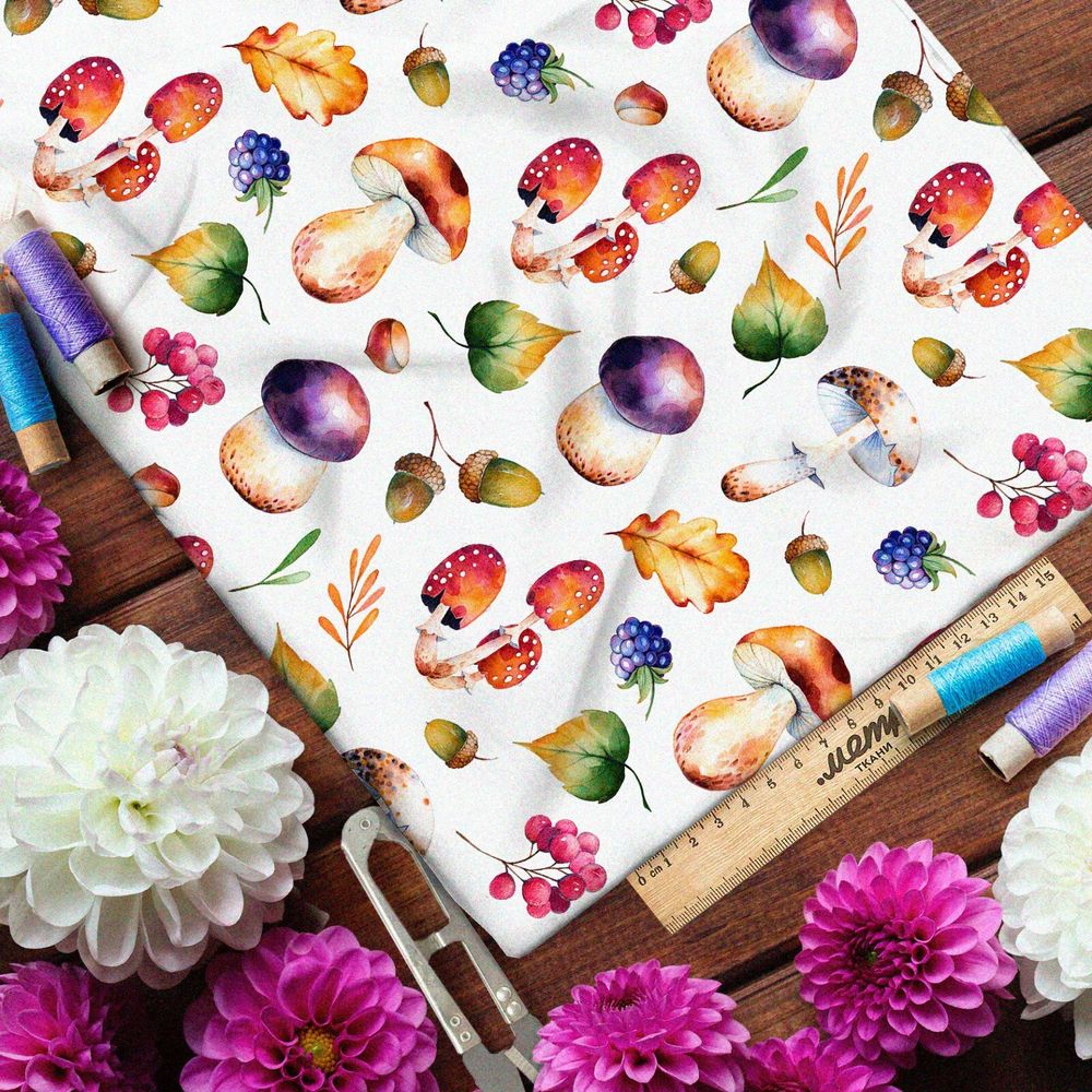 Ткань дюспо крупные грибы и брусника на белом фоне