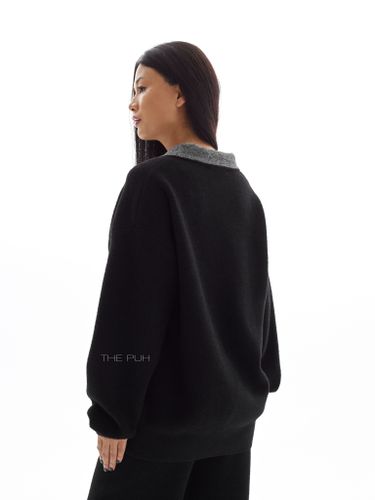 Черный костюм с вышивкой и воротом-поло