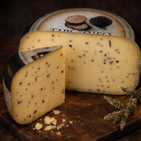 Сыр Тартуфо коровий с черным трюфелем, Tartufo, 300 гр