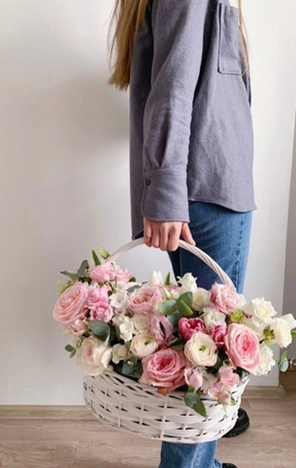 Большая и нежная корзина цветов «нежные сны»