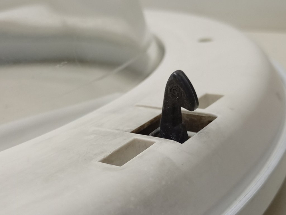 IWSE6125 кт72 Люк в сборе для стиральной машины Indesit IWSE6125 б/у