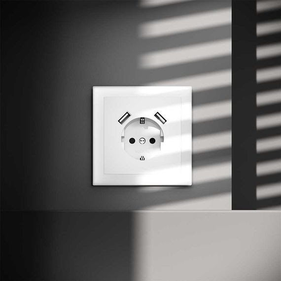 Розетка встраиваемая Voltum S70 с заземлением и защитными шторками, 16А, с USB, A+A, (белый матовый) VLS040402