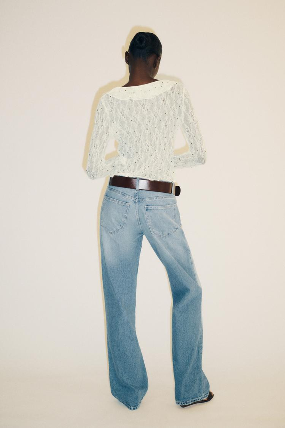 ZARA КРУЖЕВНОЙ ТОП С ЗАКЛЕПКАМИ, ЭКРЮ