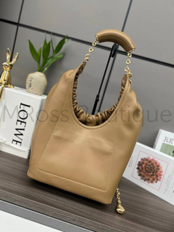 Женская сумка Loewe Squeeze Medium коричневого цвета
