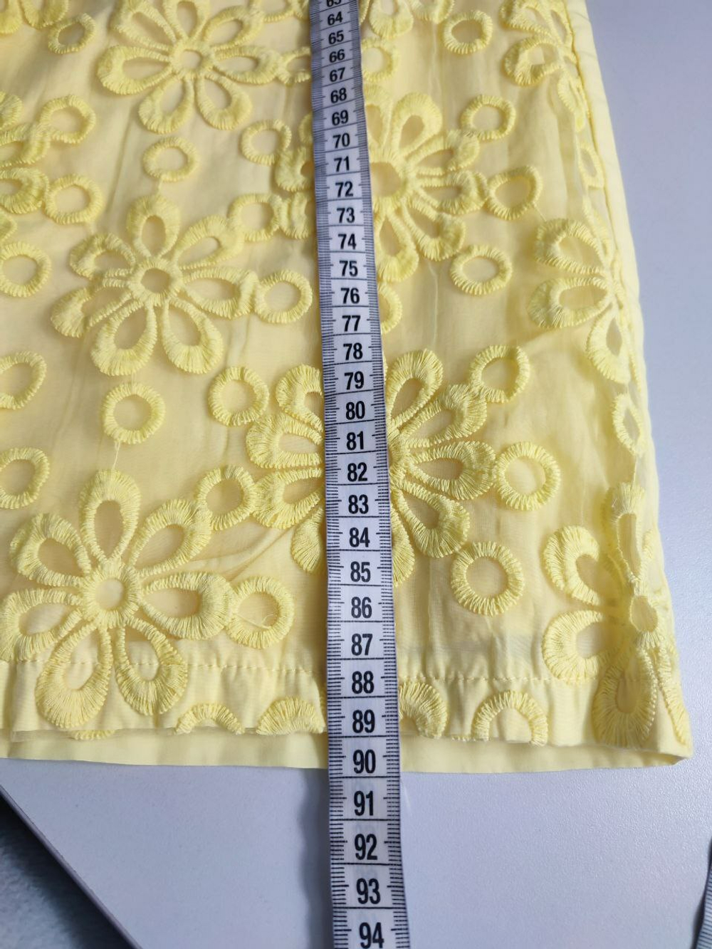 Платье изящное с вышивкой 42 размер