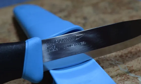 Нож Morakniv Companion Blue, нержавеющая сталь, цвет голубой 12159