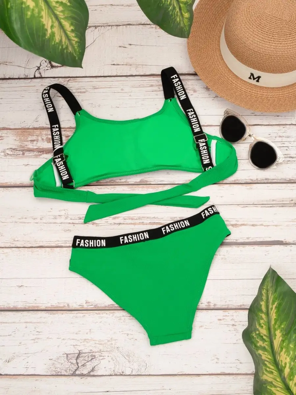 Раздельный спортивный купальник плавками и шортиками