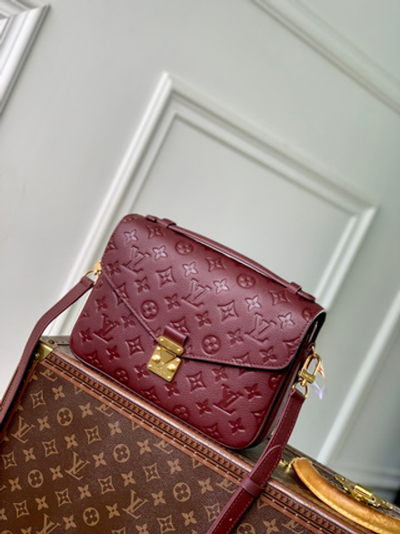 Louis Vuitton Pochette Metis