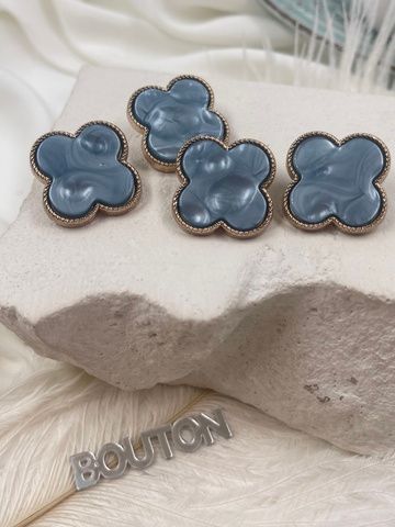 Пуговицы цветок четырехлистник с голубым перламутром
