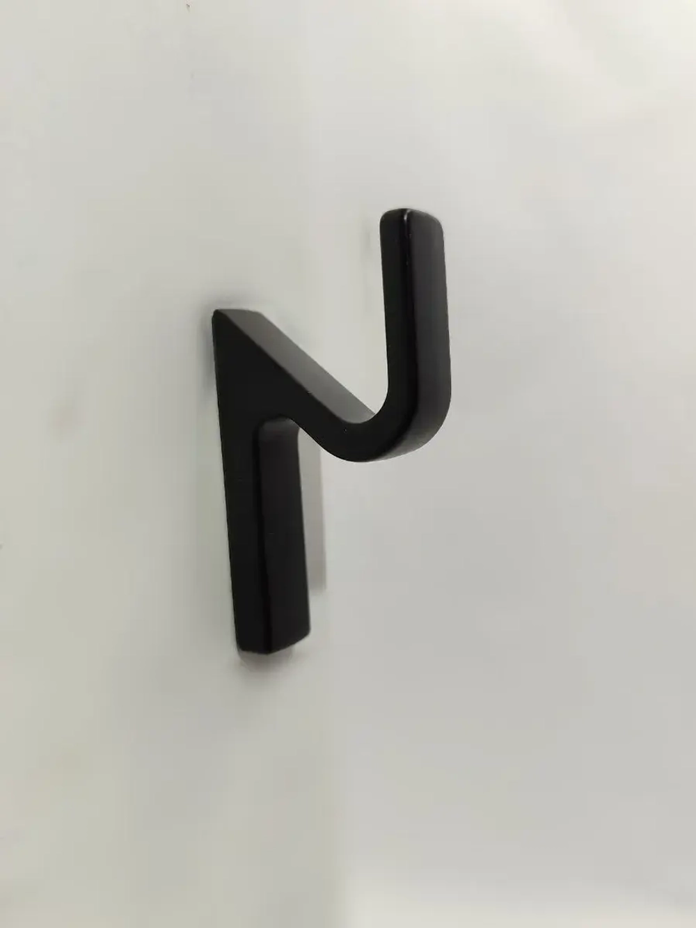 Крючки для одежды настенные металлические в прихожую