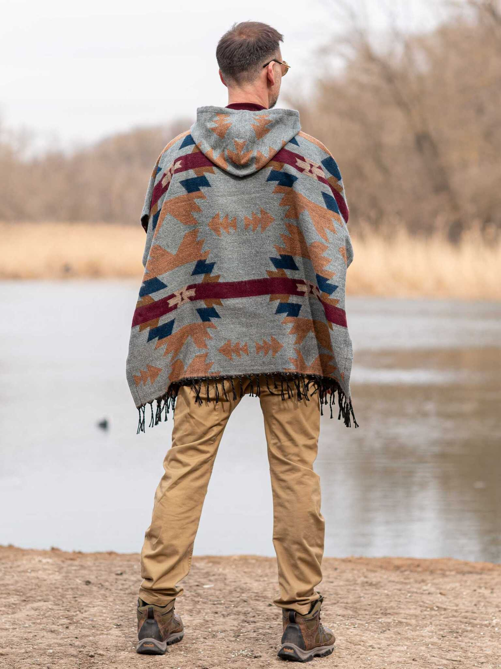 Пончо шерстяное с орнаментом