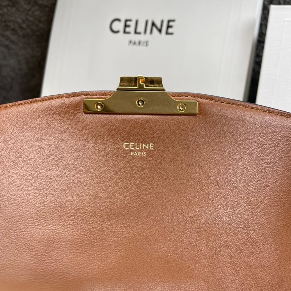 Celine Triomphe Bag 18 cm