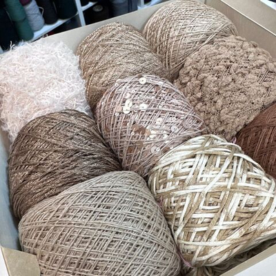 Набор летний итальянской фантазийной пряжи для джемпера "CUCINELLI NEW"; состав: хлопок, вискоза, лен, фибра, пайетки; Общий вес: 550 гр