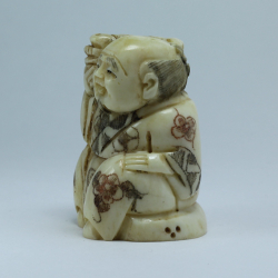 Нэцкэ Монах с корзиной рыбы