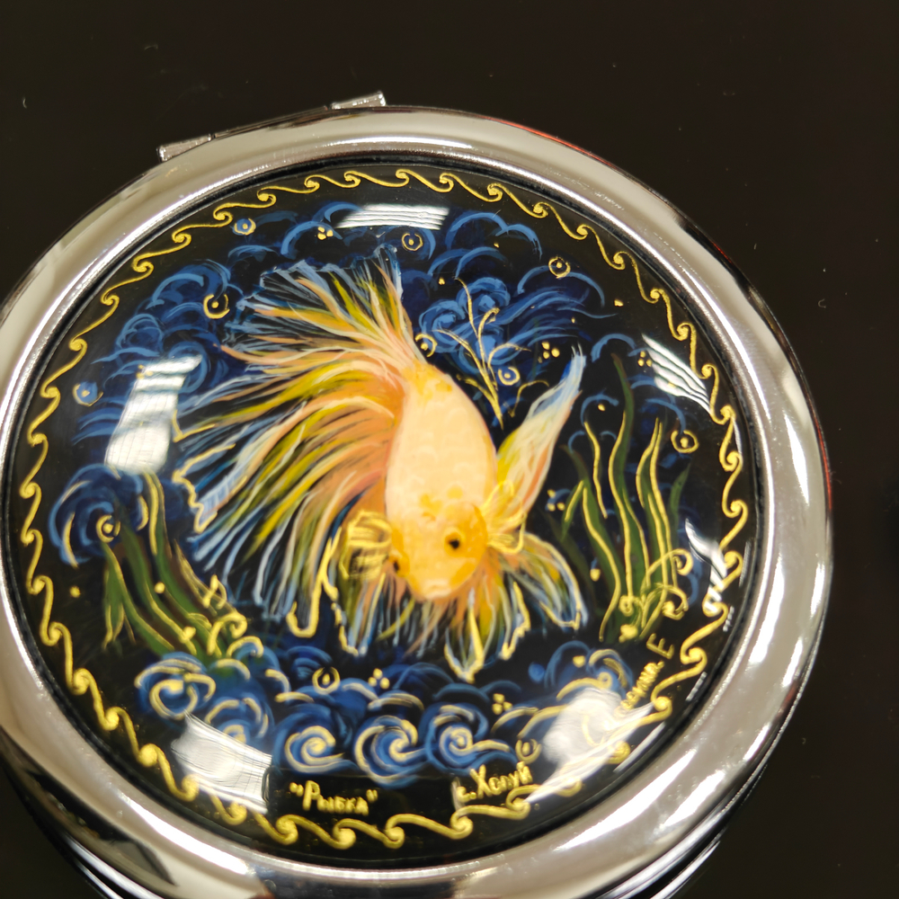 Двустороннее сувенирное карманное зеркало с ручной росписью "Рыбка"
