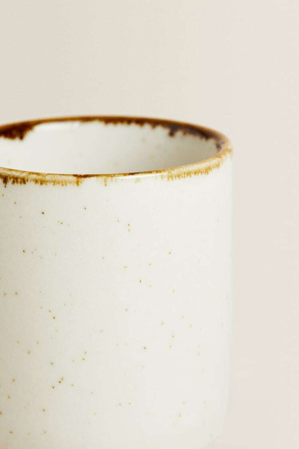 ZARA HOME ФАРФОРОВАЯ КРУЖКА С ОБОДКОМ ПОД СТАРИНУ, СВЕТЛО-БЕЖЕВЫЙ